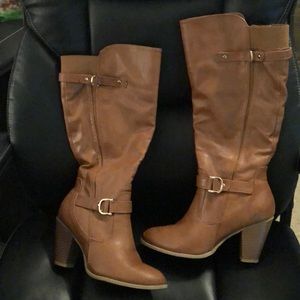 Brown leather swanky boots! Size 8!